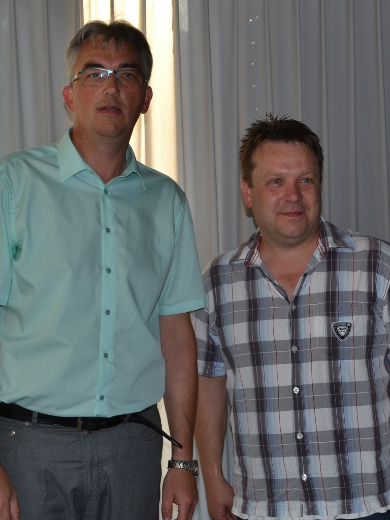 Der neue Gemeinderat Reiner Bauer (rechts) mit Bürgermeister Franz