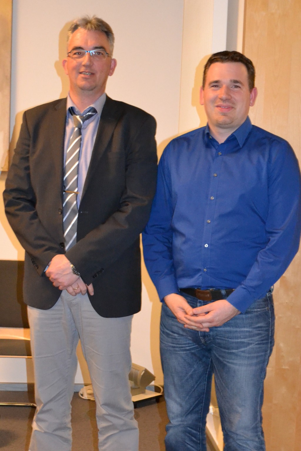 Bürgermeister Franz mit dem neuen Gemeinderatsmitglied Michael Weber